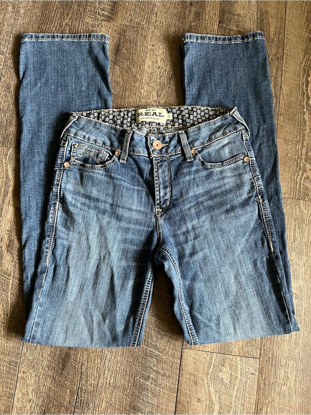 Ariat Women's Straight Leg Jeans in Blue Wash